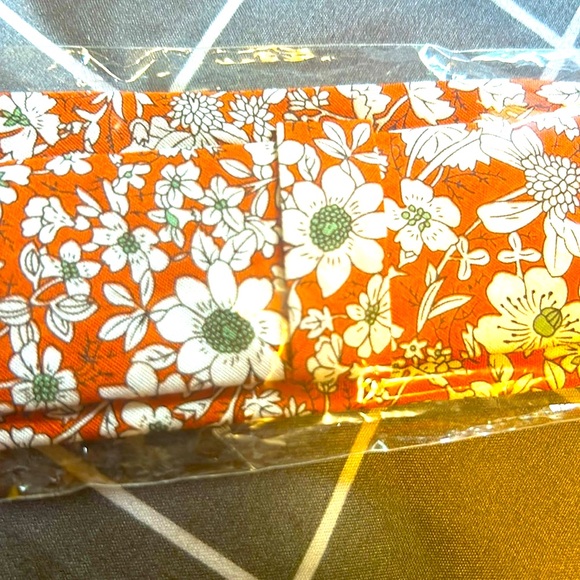 Slim floral tie still in packaging (have two of them) - Picture 4 of 5